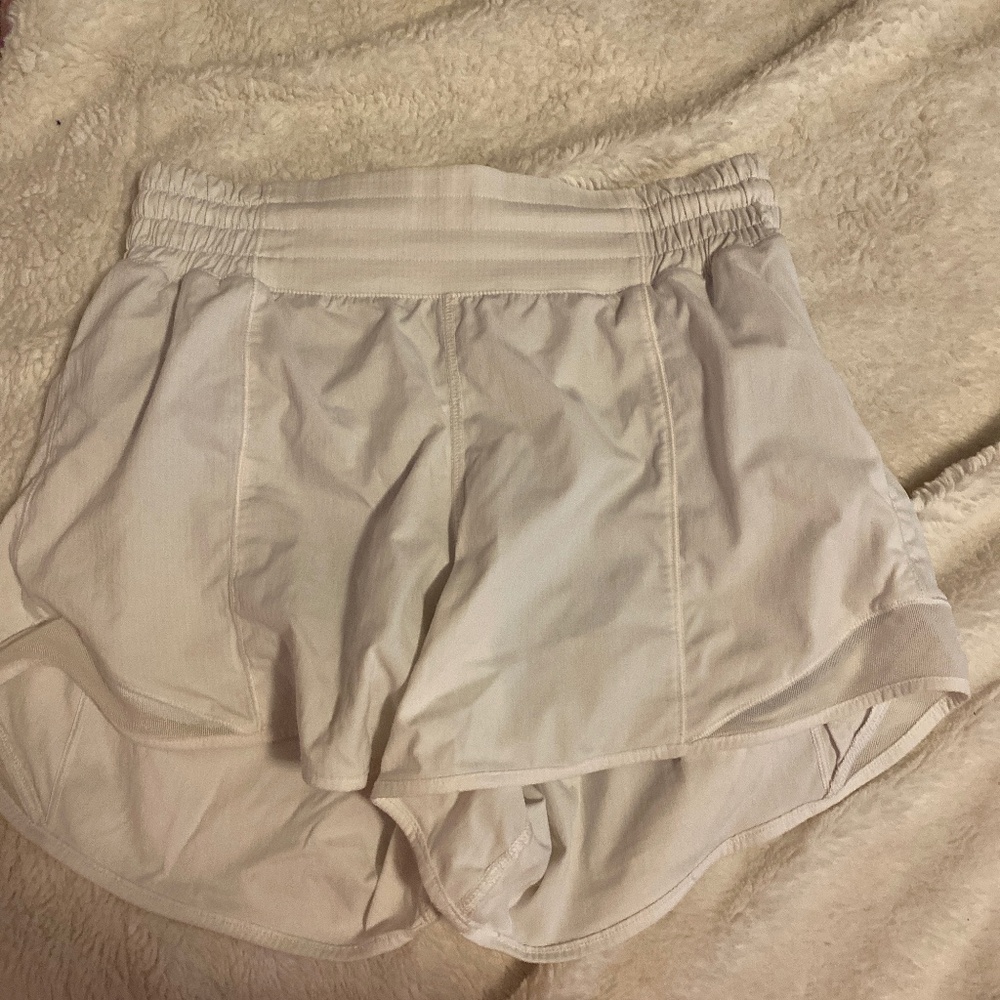 Lululemon Hotty Hots High Rise 4” Whitw
